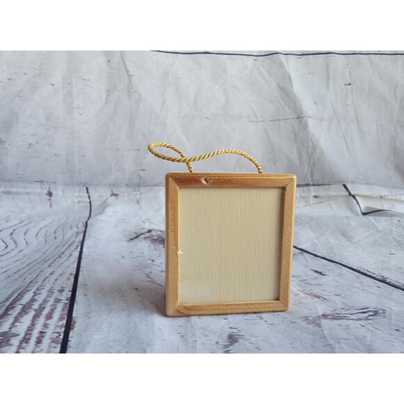 Vintage Handmade Nativity Box from Spain 1984 Christmas Ornament - Picture 7 of 7